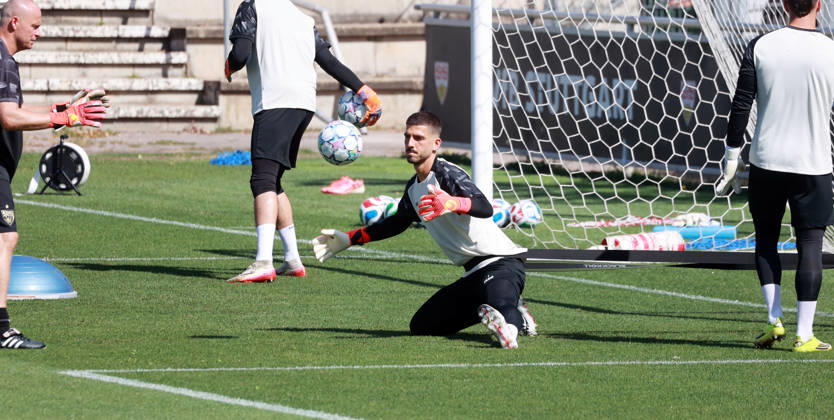08.09.26 VfB Stuttgart Training Deutschland, Stuttgart, 08.09.2026, Fussball, Bundesliga, Saison 2026 2027, VfB Stuttgart Training: Fabian Bredlow.