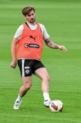 Connor Metcalfe ( Pauli ) am Ball Deutschland , Hamburg , Trainingsgelände an der Kollaustrasse , Fussball , 2. Bundesliga , FC St Pauli