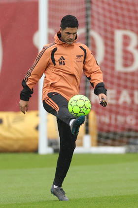Arsenal Training, Champions League Arsenal manager Mikel Arteta controls a ball during the Arsenal Training session ahead of the UEFA Champions League Round 1 match v Napoli, at the Arsenal FC Training Centre, London Colney, England on 8 September 2026 Credit: Tiego Grenho Every Second Media Editorial use only. All images are copyright Every Second Media Limited. No images may be reproduced without prior permission. Copyright: xIMAGO EveryxSecondxMediax ESM-2149-0026 TiegoxGrenhox xEveryxSecondxMediax