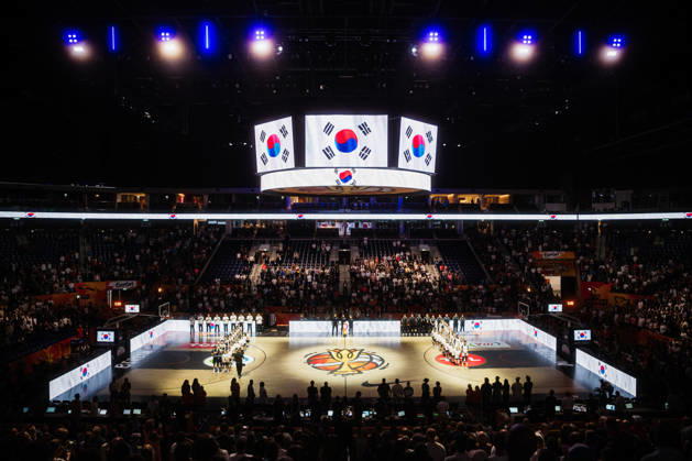 FIBA Women™s Basketball World Cup 2026: Deutschland vs. Südkorea, 08.09.2026 Hymne von Korea, Weitwinkel von oben, beide Mannschaften stehen auf dem Feld; Basketball, FIBA Women™s Basketball World Cup 2026, Final Phase, Qualifikation fürs Viertelfinale: Deutschland vs. Südkorea am 08.09.2026 in der Uber Arena, Berlin Copyright: xBEAUTIFULxSPORTS Tonhäuserx