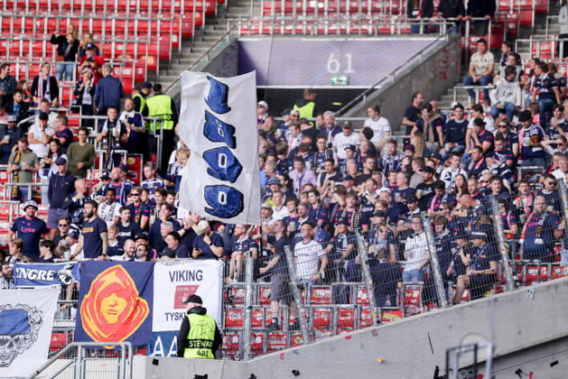 Stuttgart , Fußball UEFA Champions League VfB Stuttgart vs. Viking Stavanger , der Fanblock von Stavanger