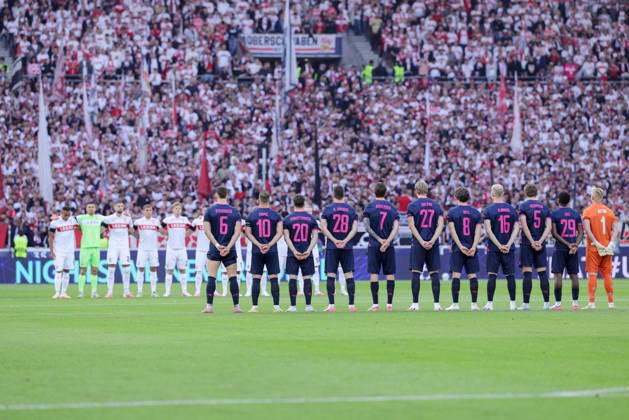 Stuttgart , Fußball UEFA Champions League VfB Stuttgart vs. Viking Stavanger , Schweigeminute vor dem Spiel