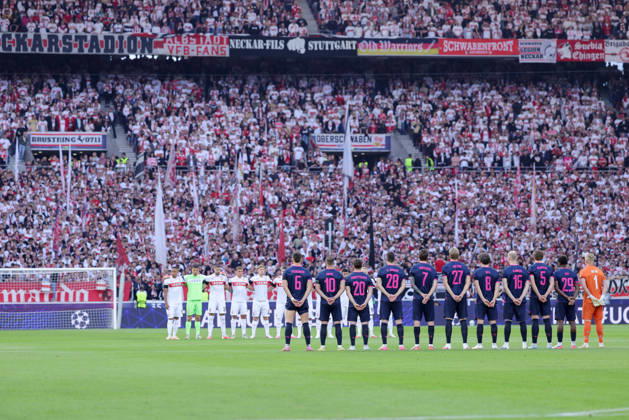 Stuttgart , Fußball UEFA Champions League VfB Stuttgart vs. Viking Stavanger , Schweigeminute vor dem Spiel