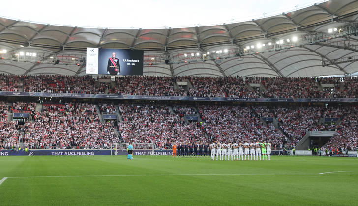 Stuttgart , Fußball UEFA Champions League VfB Stuttgart vs. Viking Stavanger , Gedenkminute für König Harald