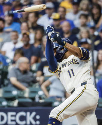 Milwaukee Brewers left fielder Jackson Chourio breaks his bat as her hits a single in the first inning of the MLB, Baseball Herren, USA game between the Chicago Cubs and the Milwaukee Brewers at American Family Field in Milwaukee, Wisconsin on Wednesday, September 9, 2026.  MIL20260909804 TANNENxMAURY