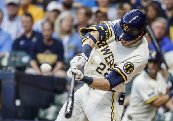 Milwaukee Brewers designated hitter Christian Yelich hits a three RBI home run in the first inning of the MLB, Baseball Herren, USA game between the Chicago Cubs and the Milwaukee Brewers at American Family Field in Milwaukee, Wisconsin on Wednesday, September 9, 2026.  MIL20260909806 TANNENxMAURY