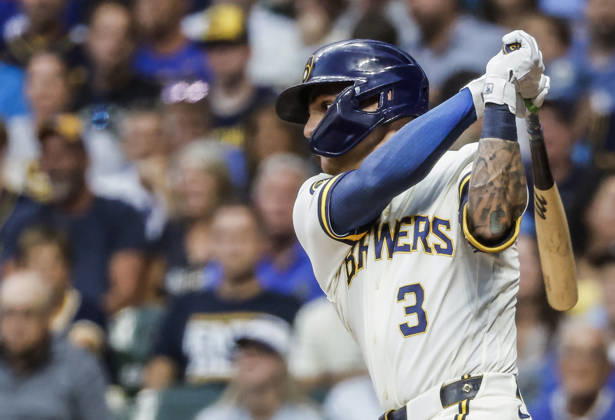 Milwaukee Brewers third baseman Joey Ortiz hits a single in the first inning of the MLB, Baseball Herren, USA game between the Chicago Cubs and the Milwaukee Brewers at American Family Field in Milwaukee, Wisconsin on Wednesday, September 9, 2026.  MIL20260909809 TANNENxMAURY