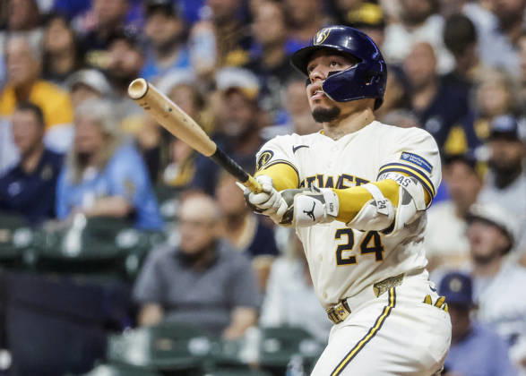 Milwaukee Brewers catcher William Contreras hits a two RBI home run in the second inning of the MLB, Baseball Herren, USA game between the Chicago Cubs and the Milwaukee Brewers at American Family Field in Milwaukee, Wisconsin on Wednesday, September 9, 2026.  MIL20260909813 TANNENxMAURY