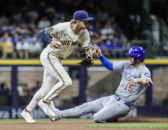 Milwaukee Brewers shortstop Cooper Pratt forces out Chicago Cubs catcher Carson Kelly on a single hit by Chicago Cubs center fielder Pete Crow-Armstrong in the sixth inning of the MLB, Baseball Herren, USA game between the Chicago Cubs and the Milwaukee Brewers at American Family Field in Milwaukee, Wisconsin on Wednesday, September 9, 2026.  MIL20260909826 TANNENxMAURY