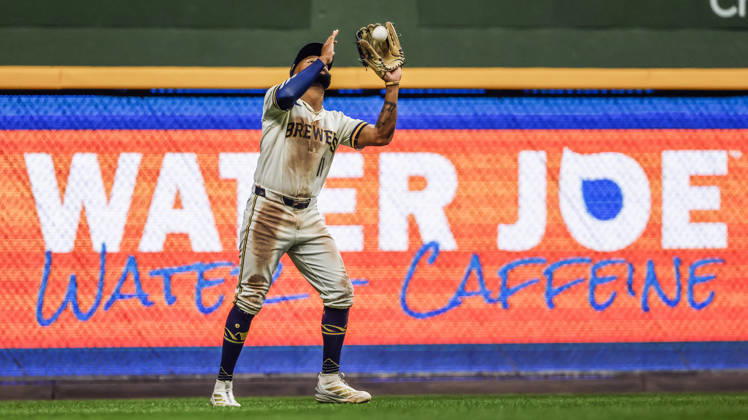 Milwaukee Brewers left fielder Jackson Chourio catches a fly ball hit by Chicago Cubs second baseman Pedro Ramirez in the eighth inning of the MLB, Baseball Herren, USA game between the Chicago Cubs and the Milwaukee Brewers at American Family Field in Milwaukee, Wisconsin on Wednesday, September 9, 2026. The Brewers defeated the Cubs 8-6 to sweep the three game series.  MIL20260909833 TANNENxMAURY