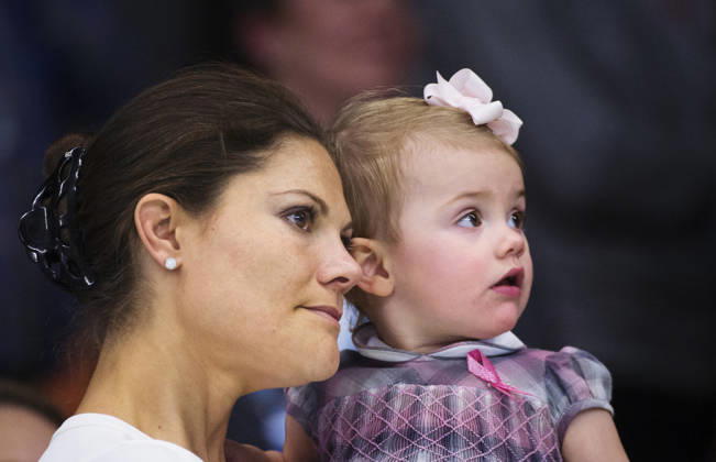 Kronprinsessan Victoria och prinsessan Estelle pa VIP-läktaren i finalen under tennisturneringen Stockholm Open den 20 oktober 2013 i Stockholm. Stockholm Sverige Copyright: xJoelxMarklundx