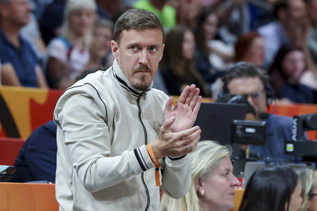 Max Kruse (ehemaliger Fussball-Profi) cheers during the FIBA Women s Basketball World Cup Germany 2026 Quarter-Final match between Belgium and Germany at Berlin Arena on September 10, 2026 in Berlin, Germany. (Photo by Marco Steinbrenner DeFodi Images) -