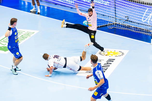 10.09.2026, GER, Handball, Maenner, Saison 26 27, Opel 1.Bl, 4.Spieltag, ThSV Eisenach - SG BBM Bietigheim Fabian Wiederstein (SG BBM Bietigheim), Matija Spikic (ThSV Eisenach,1) 99817 Eisenach Werner-Assmann-Halle Am Sportp Thueringen Deutschland