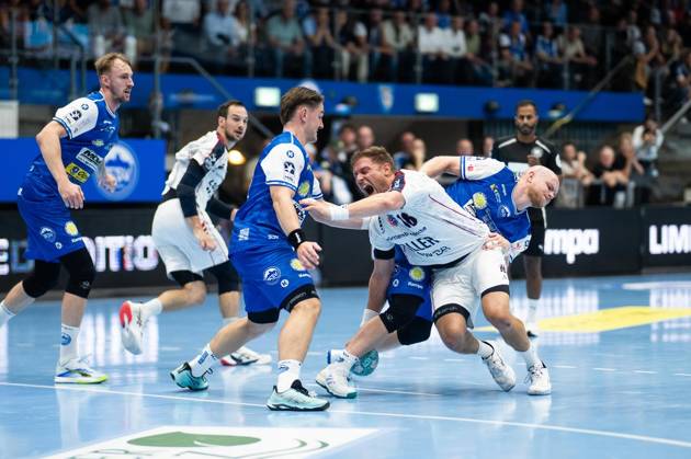 HANDBALL OPEL HBL 4. SPIELTAG THSV EISENACH - SG BBM BIETIGHEIM ** NUR FÜR REDAKTIONELLE ZWECKE ** EDITORIAL USE ONLY **<p>10 09 2026-Eisenach: Handball Opel Handball 1. Bundesliga Saison 2026 - 2027 Werner Assmann Halle 4. Spieltag ThSV Eisenach - G BBM Bietigheim im Foto: Torhüter Peter Walz 14 (ThSV Eisenach) im Zweikampf mit Fabian Wiederstein 18 (SG BBM Bietigheim) ( Deutschland Thueringen Eisenach Copyright: SaschaxFromm