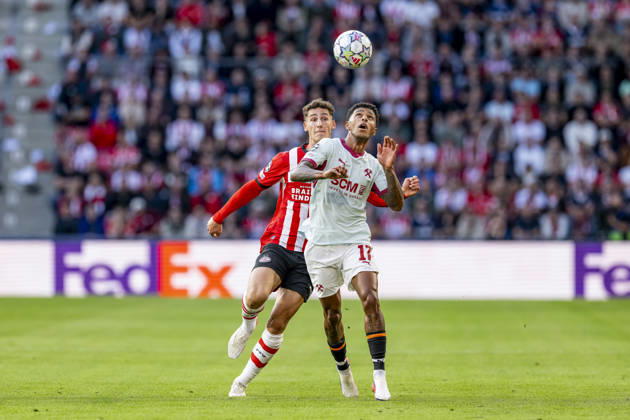 EINDHOVEN - (l-r) PSV Eindhoven forward Ruben van Bommel and Shakhtar Donetsk defender Vinicius Tabios during the UEFA Champions League match between PSV and Shakhtar Donetsk at Philips Stadion on 10 September 2026 in Eindhoven, Nederland. (Photo by DeFodi Images) -