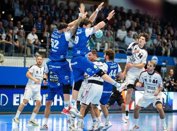 HANDBALL OPEL HBL 4. SPIELTAG THSV EISENACH - SG BBM BIETIGHEIM ** NUR FÜR REDAKTIONELLE ZWECKE ** EDITORIAL USE ONLY **<p>10 09 2026-Eisenach: Handball Opel Handball 1. Bundesliga Saison 2026 - 2027 Werner Assmann Halle 4. Spieltag ThSV Eisenach - G BBM Bietigheim im Foto: Fynn Nicolaus 14 (SG BBM Bietigheim) im Zweikampf mit Tillman Leu 99 (ThSV Eisenach) und Justin Kurch 52 (ThSV Eisenach) ( Deutschland Thueringen Eisenach Copyright: SaschaxFromm