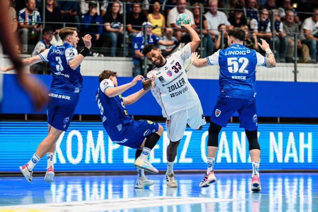 Djibril MBengue (SG BBM Bietigheim, 33) kommt nicht durch bei David More (ThSV Eisenach, 15) un Justin Kurch (ThSV Eisenach, 52). Oskar Joelsson (ThSV Eisenach, 03) GER, ThSV Eisenach gegen SG BBM Bietigheim, 1. Opel Handballbundesliga, Handball, 4.Spieltag, Saison 2026 2027, 19.00 Uhr, 10.09.2026 GER, ThSV Eisenach gegen SG BBM Bietigheim, 1. Opel Handballbundesliga, Handball, 4.Spieltag, Saison 2026 2027, 19.00 Uhr, 10.09.2026 Eisenach Copyright: xMartinxHerbstx