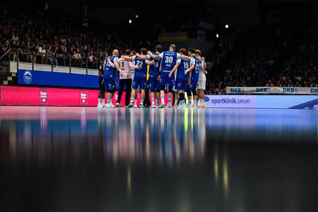 Zusammenkommen vor dem Spiel. Peter Walz (ThSV Eisenach, 14), Matija Spikic (ThSV Eisenach, 01), Felix Aellen (ThSV Eisenach, 22), Tillman Leu (ThSV Eisenach, 99), Dominik Solak (ThSV Eisenach, 30), David More (ThSV Eisenach, 15), Moritz Ende (ThSV Eisenach, 21) GER, ThSV Eisenach gegen SG BBM Bietigheim, 1. Opel Handballbundesliga, Handball, 4.Spieltag, Saison 2026 2027, 19.00 Uhr, 10.09.2026 GER, ThSV Eisenach gegen SG BBM Bietigheim, 1. Opel Handballbundesliga, Handball, 4.Spieltag, Saison 2026 2027, 19.00 Uhr, 10.09.2026 Eisenach Copyright: xMartinxHerbstx