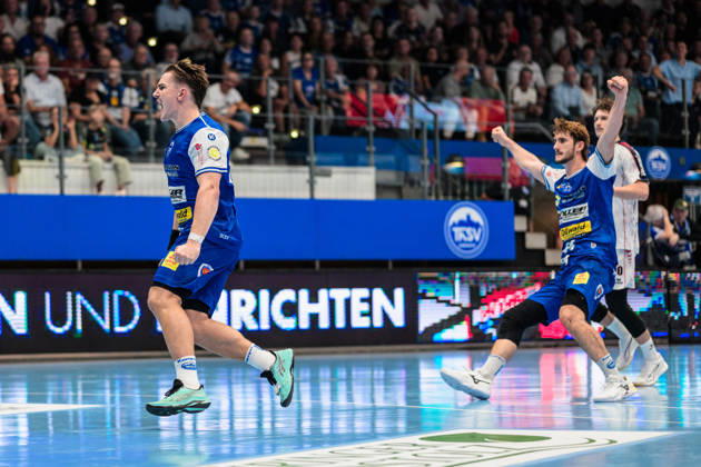 Felix Aellen (ThSV Eisenach, 22)und Stephan Seitz (ThSV Eisenach, 44) feiern den Treffer. GER, ThSV Eisenach gegen SG BBM Bietigheim, 1. Opel Handballbundesliga, Handball, 4.Spieltag, Saison 2026 2027, 19.00 Uhr, 10.09.2026 GER, ThSV Eisenach gegen SG BBM Bietigheim, 1. Opel Handballbundesliga, Handball, 4.Spieltag, Saison 2026 2027, 19.00 Uhr, 10.09.2026 Eisenach Copyright: xMartinxHerbstx