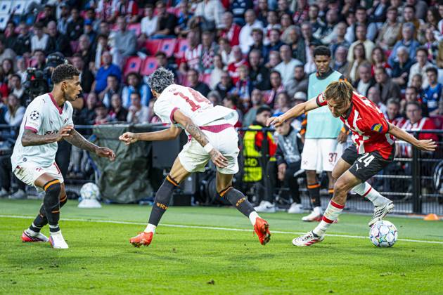 EINDHOVEN - Kodai Sano of PSV Eindhoven battles for possession with Isaque of Shakhtar Donetsk during the UEFA Champions League match between PSV Eindhoven and Shakhtar Donetsk at the Philips Stadium on 10 September 2026 in Eindhoven, the Netherlands. KEVIN SENDERS ANP UEFA Champions League 2026 27 xVIxANPxSportx xMarcelxterxBalsxIVx 567940556 originalFilename: 567940556