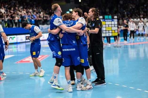 Tillman Leu (ThSV Eisenach, 99), Stephan Seitz (ThSV Eisenach, 44), Dominik Solak (ThSV Eisenach, 30), jubeln nach dem Abpfiff. GER, ThSV Eisenach gegen SG BBM Bietigheim, 1. Opel Handballbundesliga, Handball, 4.Spieltag, Saison 2026 2027, 19.00 Uhr, 10.09.2026 GER, ThSV Eisenach gegen SG BBM Bietigheim, 1. Opel Handballbundesliga, Handball, 4.Spieltag, Saison 2026 2027, 19.00 Uhr, 10.09.2026 Eisenach Copyright: xMartinxHerbstx