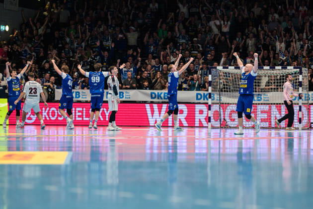 Der ThSV feiert seinen ersten Sieg in der Saison 26 27 Stephan Seitz (ThSV Eisenach, 44), Tillman Leu (ThSV Eisenach, 99), Jonathan Fischer (SG BBM Bietigheim, 36), Dominik Solak (ThSV Eisenach, 30), Matija Spikic (ThSV Eisenach, 01), Peter Walz (ThSV Eisenach, 14), Matija Spikic (ThSV Eisenach, 01) GER, ThSV Eisenach gegen SG BBM Bietigheim, 1. Opel Handballbundesliga, Handball, 4.Spieltag, Saison 2026 2027, 19.00 Uhr, 10.09.2026 GER, ThSV Eisenach gegen SG BBM Bietigheim, 1. Opel Handballbundesliga, Handball, 4.Spieltag, Saison 2026 2027, 19.00 Uhr, 10.09.2026 Eisenach Copyright: xMartinxHerbstx