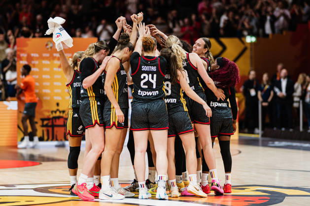 FIBA Women™s Basketball World Cup 2026: Belgien vs. Deutschland, 10.09.2026 Deutschland nach Spielende im Kreis, alle Fäuste nach oben, Spielerkreis, JUBEL, jubeln, Deutschland steht im Halbfinale, nach Spielende, Feier, feiert; Basketball, FIBA Women™s Basketball World Cup 2026, Final Phase, Viertelfinale: Belgien vs. Deutschland am 10.09.2026 in der Uber Arena, Berlin Copyright: xBEAUTIFULxSPORTS Tonhäuserx