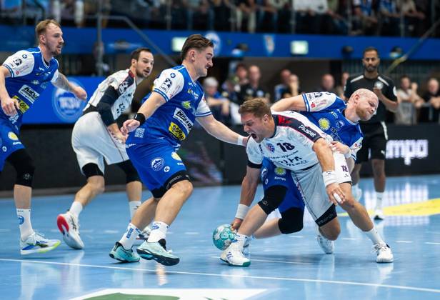 HANDBALL OPEL HBL 4. SPIELTAG THSV EISENACH - SG BBM BIETIGHEIM ** NUR FÜR REDAKTIONELLE ZWECKE ** EDITORIAL USE ONLY **<p>10 09 2026-Eisenach: Handball Opel Handball 1. Bundesliga Saison 2026 - 2027 Werner Assmann Halle 4. Spieltag ThSV Eisenach - SG BBM Bietigheim im Foto:Peter Walz 14 (ThSV Eisenach) im Zweikampf mit Fabian Wiederstein 18 (SG BBM Bietigheim) ( Deutschland Thueringen Eisenach Copyright: SaschaxFromm