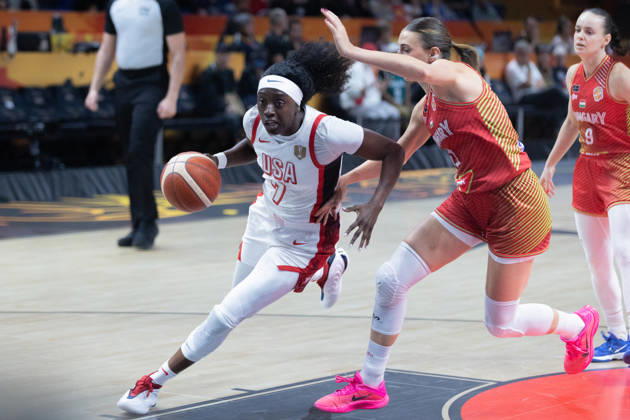 USA Vs Hungary in Berlin, Germany - 10 Sep 2026 Kahleah Copper (L) of the United States and Reka Lelik (R) of Hungary seen in action during the quarterfinal stage of the 2026 FIBA Women s World Cup between the United States and Hungary at Uber Arena. Final score; United States 108:56 Hungary. Berlin Germany Copyright: xNicholasxMullerx xSOPAxImagesx FIBAWWCUSAHUN(6)