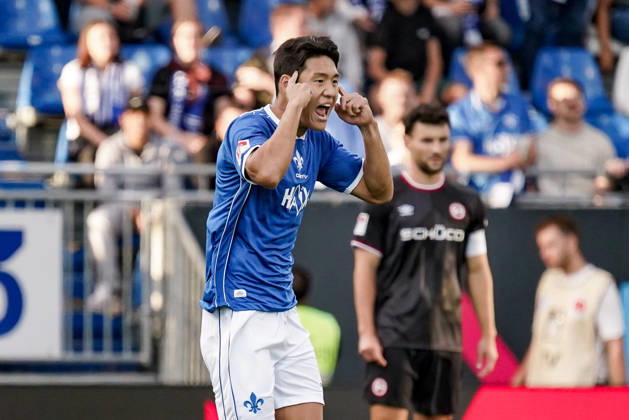 Deutschland: Fussball Saison 2026 2027 , 2. Bundesliga , 5. Spieltag , SV Darmstadt 98 vs. Arminia Bielefeld - Merck-Stadion am Böllenfalltor (Darmstadt) : Ho-Jae Lee (SV Darmstadt 98, 9) Tor und Torjubel zum 1:0, Geste, Gestik, Emotion Darmstadt Merck-Stadion am Böllenfalltor Deutschland Germany Copyright: xBennetxLongx