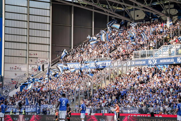 Deutschland: Fussball Saison 2026 2027 , 2. Bundesliga , 5. Spieltag , SV Darmstadt 98 vs. Arminia Bielefeld - Merck-Stadion am Böllenfalltor (Darmstadt) : Zuschauer, Stadion, Fans, Tribüne, Fahnen Darmstadt Merck-Stadion am Böllenfalltor Deutschland Germany Copyright: xBennetxLongx