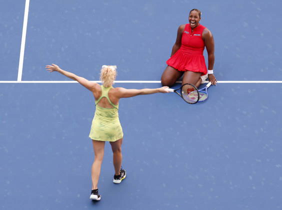 Katerina Siniakova of Czechia and Taylor Townsend (R) celebrate after winning the Women s Doubles Final in Arthur Ashe Stadium at the 2026 US Open Tennis Championship at the USTA Billie Jean King National Tennis Center in New York City on Friday, September 11, 2026. They defeated Robin Montgomery and Ashlyn Krueger 5-7, 6-0, 6-2.  NYP20260911802 JOHNxANGELILLO