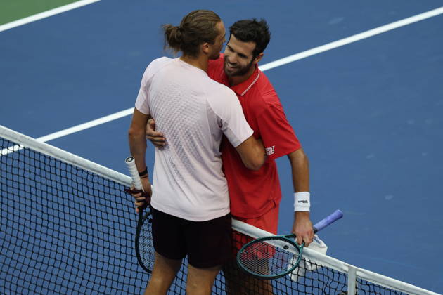 US Open tennis tournament - Day 13 Alexander Zverev (L) of Germany and Karen Khachanov (R) of Russia meet at the net after their Men s Singles semi-final at the US Open Tennis Championships at the USTA Billie Jean King National Tennis Center in Flushing Meadows, New York, USA, 11 September 2026. The 2026 US Open tournament runs from 23 August to 13 September. FLUSHING MEADOWS NEW YORK United States Copyright: xBRIANxHIRSCHFELDx