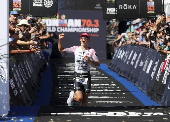 Ironman 70.3 femmes PHOTOPQR NICE MATIN Dylan Meiffret ; Nice ; 12 09 2026 ; Premier jour féminin de l Ironman 70.3 a Nice ICI : La suisse Alanis Siffert arrive 3e - Nice, France, September 12, 2026. The first day of the 2026 IRONMAN 70.3 World Championship, WM, Weltmeisterschaft in Nice, dedicated to the women’s race. Professional women started at 7 a.m. from Plage des Ponchettes, followed by age-group competitors. The triathlon consists of a 1.9 km swim, a 90 km bike course through the Alpes-Maritimes and a 21.1 km run along the Promenade des Anglais. Nice France  Copyright: xPHOTOPQR NICExMATIN MAXPPPxDylanxMeiffretx 20260912NIM8670 20260912NIM8670