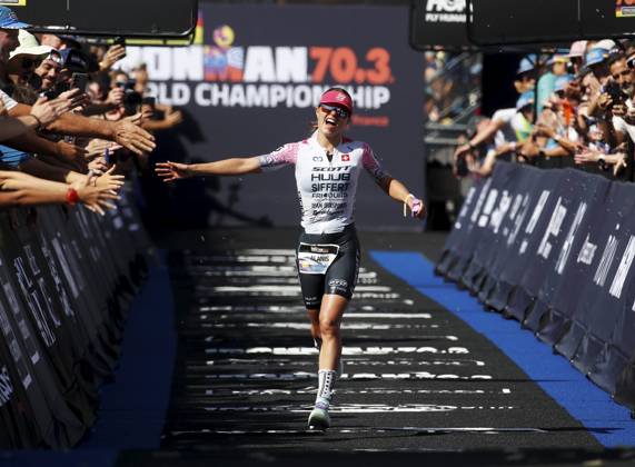 Ironman 70.3 femmes PHOTOPQR NICE MATIN Dylan Meiffret ; Nice ; 12 09 2026 ; Premier jour féminin de l Ironman 70.3 a Nice ICI : La suisse Alanis Siffert arrive 3e - Nice, France, September 12, 2026. The first day of the 2026 IRONMAN 70.3 World Championship, WM, Weltmeisterschaft in Nice, dedicated to the women’s race. Professional women started at 7 a.m. from Plage des Ponchettes, followed by age-group competitors. The triathlon consists of a 1.9 km swim, a 90 km bike course through the Alpes-Maritimes and a 21.1 km run along the Promenade des Anglais. Nice France  Copyright: xPHOTOPQR NICExMATIN MAXPPPxDylanxMeiffretx 20260912NIM8674 20260912NIM8674