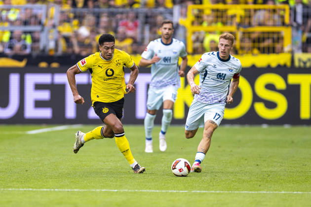 12.09.2026, Fussball, 3. Spieltag der 1. Fussball Bundesliga, Borussia Dortmund - SC Paderborn. v. l. Jobe Bellingham (Borussia Dortmund), Laurin Curda (SC Paderborn 07). Dortmund Signal Iduna Park NRW Deutschland xRHR-FOTO DEx Copyright: DennisxEwert RHR-FOTOx RHR-FOTO DE