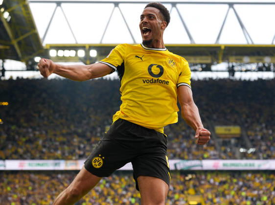 Felix Nmecha (Borussia Dortmund, 8) jubelt mit einem Sprung nach seinem zweiten Tor des Spiels zum 3:0. GER, Borussia Dortmund vs SC Paderborn 07, 1. Bundesliga, 3. Spieltag, Saison 2026-27, Signal Iduna Park, Dortmund, 12.09.2026 DFL REGULATIONS PROHIBIT ANY USE OF PHOTOGRAPHS AS IMAGE SEQUENCES AND OR QUASI-VIDEO GER, Borussia Dortmund vs SC Paderborn 07, 1. Bundesliga, 3. Spieltag, Saison 2026-27, 12.09.2026 Dortmund Copyright: xEibner-Pressefoto ScottxColemanx EP_SCN