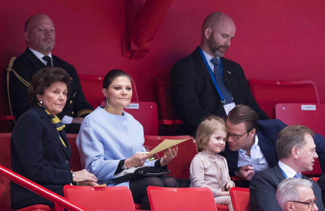 Kronprinsessan Victoria, prinsessan Estelle och prins Daniel ser pa tävlingen i isdans under konstaknings-EM den 28 januari 2015 i Stockholm. Stockholm Sverige Copyright: xJoelxMarklundx