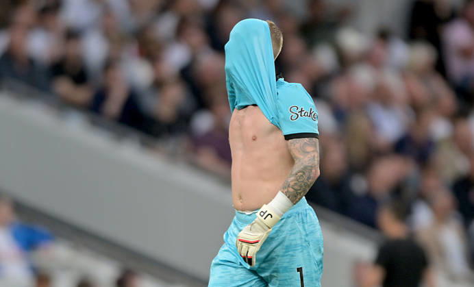 Tottenham Hotspur V Everton. Premier League. Jordan Pickford (Everton, goalkeeper) puts his shirt over his head during the Tottenham Hotspur V Everton Premier League match at the Tottenham Hotspur Stadium, London. This Image is for EDITORIAL USE ONLY. Licence required from the Football DataCo for any other use. Tottenham Tottenham Hotspur Stadium UK Copyright: xMartinxDaltonx Spurs_Everton_120926_MD_31