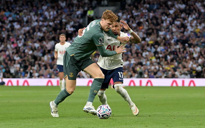 Tottenham Hotspur V Everton. Premier League. Jake O Brien (Everton) and Savio (Spurs) during the Tottenham Hotspur V Everton Premier League match at the Tottenham Hotspur Stadium, London. This Image is for EDITORIAL USE ONLY. Licence required from the Football DataCo for any other use. Tottenham Tottenham Hotspur Stadium UK Copyright: xMartinxDaltonx Spurs_Everton_120926_MD_47