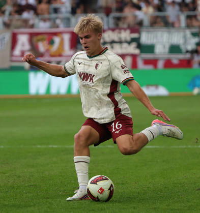 12.09.2026, 1. Bundesliga, FC Augsburg vs Bayer Leverkusen, WWK Arena Augsburg,Fussball im Bild: Hennes Behrens (FC Augsburg)