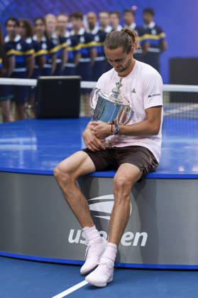 US Open tennis tournament - Day 15 Alexander Zverev of Germany poses with the Champions trophy after winning the Men s Singles Finals of the US Open Tennis Championships at the USTA Billie Jean King National Tennis Center in Flushing Meadows, New York, USA, 13 September 2026. FLUSHING MEADOWS NEW YORK United States Copyright: xCRISTOBALxHERRERA-ULASHKEVICHx