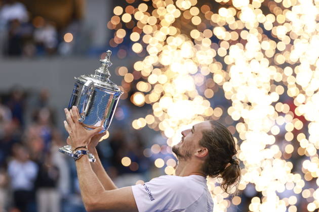 US Open tennis tournament - Day 15 Alexander Zverev of Germany poses with the Champions trophy after winning the Men s Singles Finals of the US Open Tennis Championships at the USTA Billie Jean King National Tennis Center in Flushing Meadows, New York, USA, 13 September 2026. FLUSHING MEADOWS NEW YORK United States Copyright: xCRISTOBALxHERRERA-ULASHKEVICHx