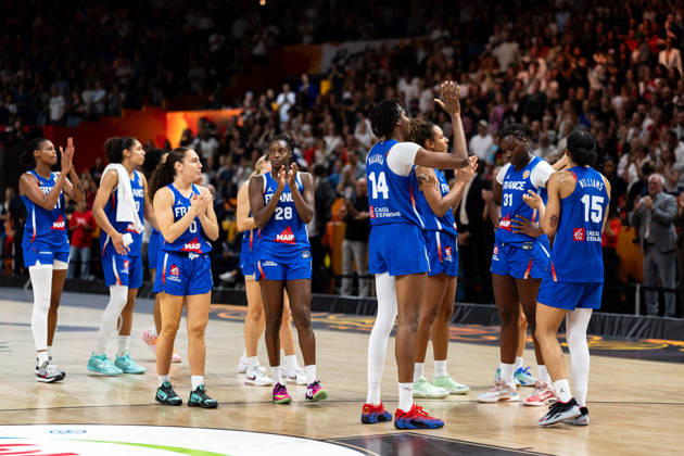 franzoesische Mannschaft enttaeuscht Enttaeuschung nach Niederlage, GER, USA vs. Frankreich, Basketball, FIBA Women s World Cup 2026, Finale, 13.09.2026 GER, USA vs. Frankreich, Basketball, FIBA Women s World Cup 2026, Finale, 13.09.2026 Berlin Copyright: xEibner-Pressefoto MaxxVincenx EP_MVN