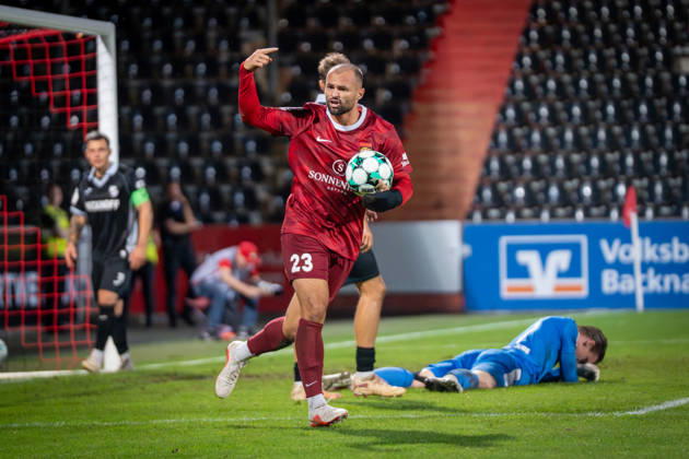 Fabian Eisele (SG Sonnenhof Großaspach, 23) jubelt nach seinem spaetem Ausgleichstreffer, SG Sonnenhof Großaspach vs. SC Verl, Fussball, 3. Liga, 6. Spieltag, 15.09.2026, DFB regulations prohibit any use of photographs as image sequences and or quasi-video Aspach Baden-Wuerttemberg Deutschland