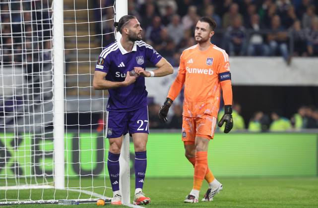 Anderlecht s Leo Petrot and Anderlecht s goalkeeper Colin Coosemans look dejected during a soccer game between Belgian RSC Anderlecht and French Olympique Lyonnais, Wednesday 16 September 2026 in Brussels, on the first day (out of 8) of the league phase of the UEFA Europa League tournament. VIRGINIExLEFOUR  x186656504x