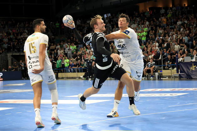 16.09.2026, GER Deutschland, Handball, EHF Champions League, 16.09.2026, Saison 2026 2027, Berlin, Fuechse Berlin vs Veszprem HC Mathias Gidsel ( Fuechse Berlin 19 ), Ahmed Hesham ( Veszprem 15 ), Thiagus Petrus ( Veszprem 2 ) nordphoto GmbH Engler Berlin Max-Schmeling-Halle Berlin Deutschland Copyright: xNordphotox xEnglerx