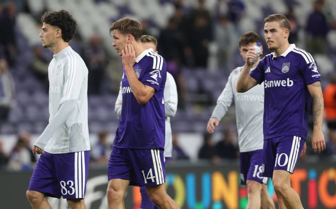 Anderlecht s Danylo Sikan and Anderlecht s Marten Winkler look dejected after losing a soccer game between Belgian RSC Anderlecht and French Olympique Lyonnais, Wednesday 16 September 2026 in Brussels, on the first day (out of 8) of the league phase of the UEFA Europa League tournament. VIRGINIExLEFOUR x186666059x