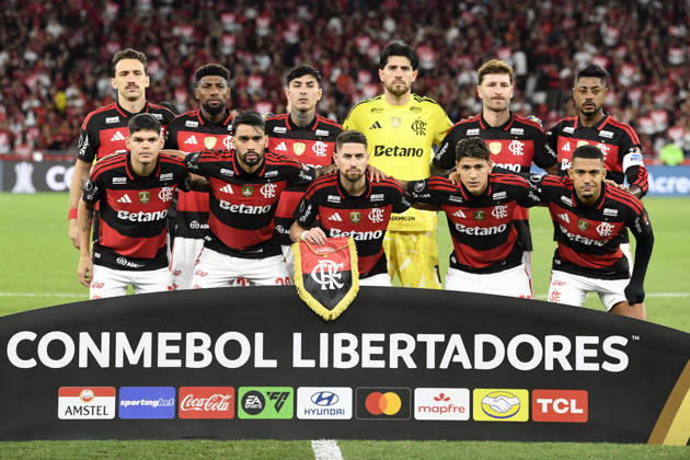 (260918) -- RIO DE JANEIRO, Sept. 18, 2026 -- Starting players of Flamengo pose for a group photo before the second leg of the Copa Libertadores quarter final football match between Brazil s Flamengo and Ecuador s Independiente del Valle at the Maracana stadium in Rio de Janeiro, Brazil, Sept. 17, 2026. (Photo by Xinhua) (SP)BRAZIL-RIO DE JANEIRO-COPA LIBERTADORES-FLAMENGO VS INDEPENDIENTE DEL VALLE DanielxRamalho 