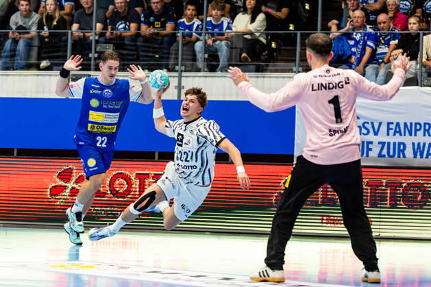 18.09.2026, GER, Handball, Maenner, Saison 26 27, Opel 1.Bl, 5.Spieltag, ThSV Eisenach - THW Kiel Rasmus Ankermann (THW Kiel), Felix Aellen (ThSV Eisenach,22), Matija Spikic (ThSV Eisenach,1) 99817 Eisenach Werner-Assmann-Halle Am Sportp Thueringen Deutschland